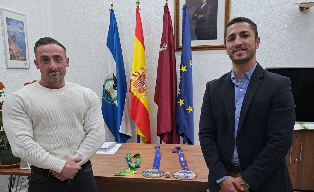 El alcalde de Águilas ofrece una recepción al deportista internacional José Ramón Basanta