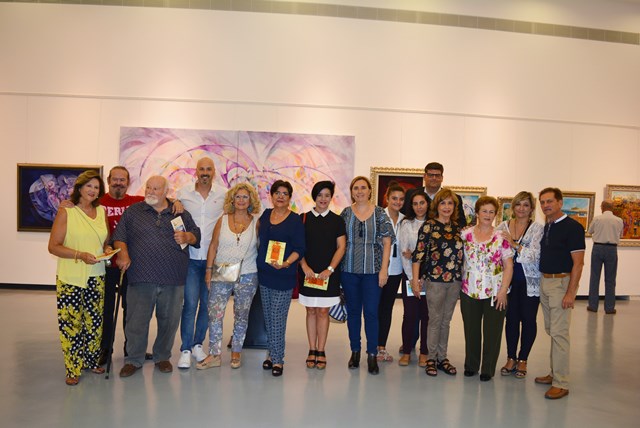 Una veintena de pintores residentes en Águilas exponen sus obras en el IX Salón de Otoño  