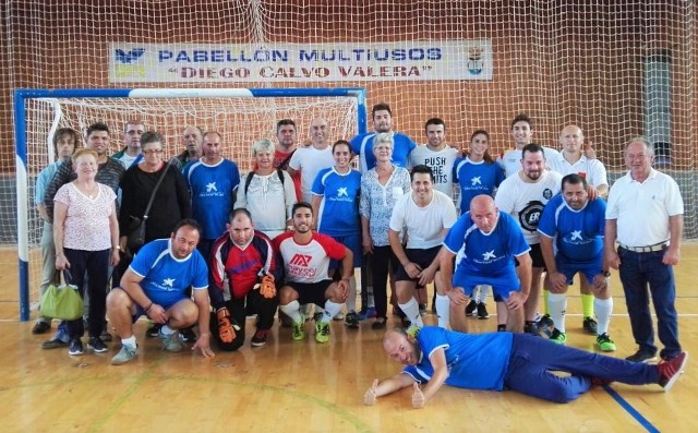 Encuentro de fútbol sala entre miembros de Afemac y agentes de la Guardia Civil y Policía Local con motivo de la Semana de la Salud Mental  