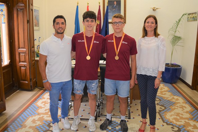 Recepción oficial para los deportistas aguileños que se alzaron con el oro en el pasado Campeonato Nacional de Fútbol Playa