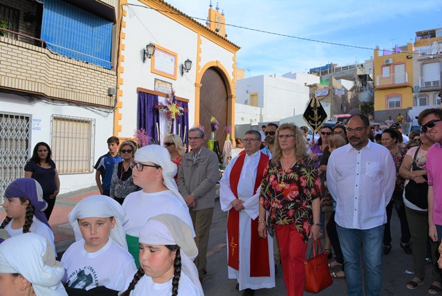 Los costaleros infantiles del ‘Morado’ sacan el Paso Chico a las calles de Águilas