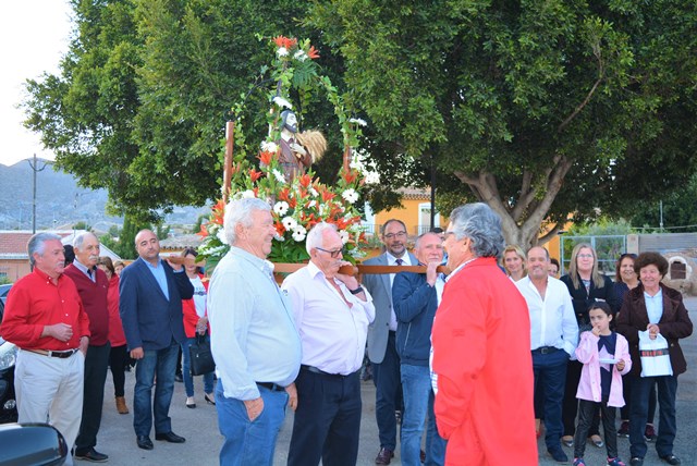 Cientos de personas arropan las fiestas en honor a San Isidro Labrador en la pedanía aguileña de Los Arejos 