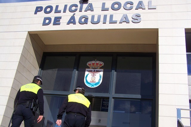 Cerca de 2.000 euros en denuncias y la probable retirada del permiso de conducir por conducción temeraria en Águilas 