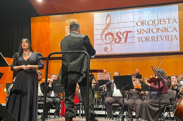 La Orquesta sinfónica de Torrevieja interpreta en Águilas el tradicional concierto de Año Nuevo