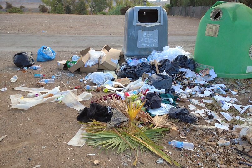 La Policía Local de Águilas incrementará la vigilancia y las sanciones por tirar basura, escombros y muebles en la vía pública
