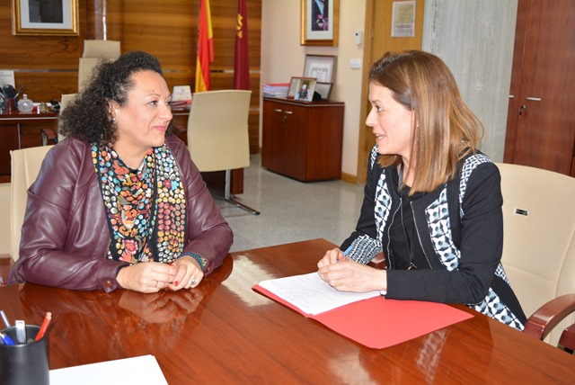 La alcaldesa de Águilas vuelve a solicitar a la secretaria general de Fomento la construcción de una rotonda en Calabardina