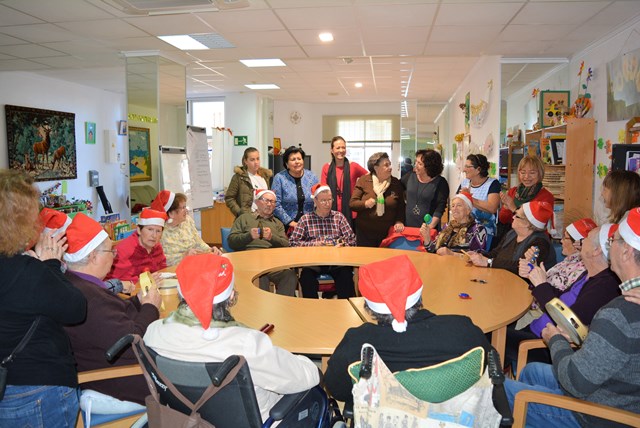 La Asociación Alzheimer de Águilas celebra su tradicional fiesta de Navidad