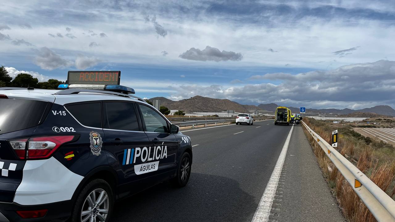 Varios vehículos implicados en un accidente de tráfico en la carretera RM-11, sentido Aguilas-Lorca