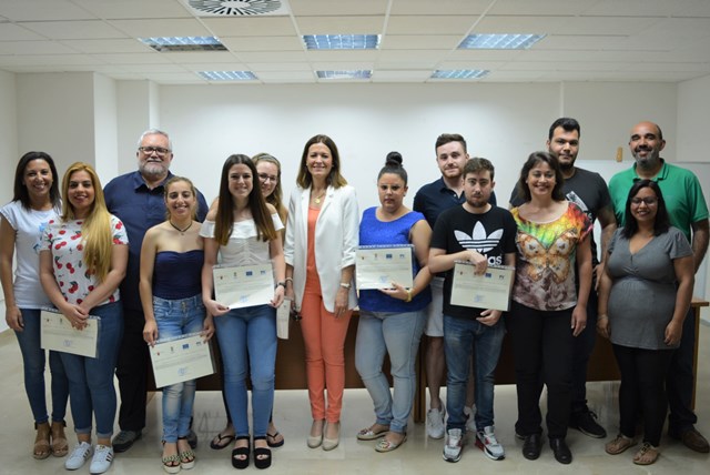 Los alumnos del curso ‘Atención Sociosanitaria a personas en el domicilio’ reciben sus diplomas acreditativos