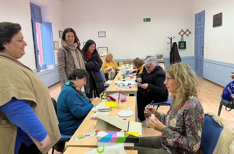 Finaliza el Curso de Iniciación a la Pintura en Tela organizado por la concejalía de Igualdad