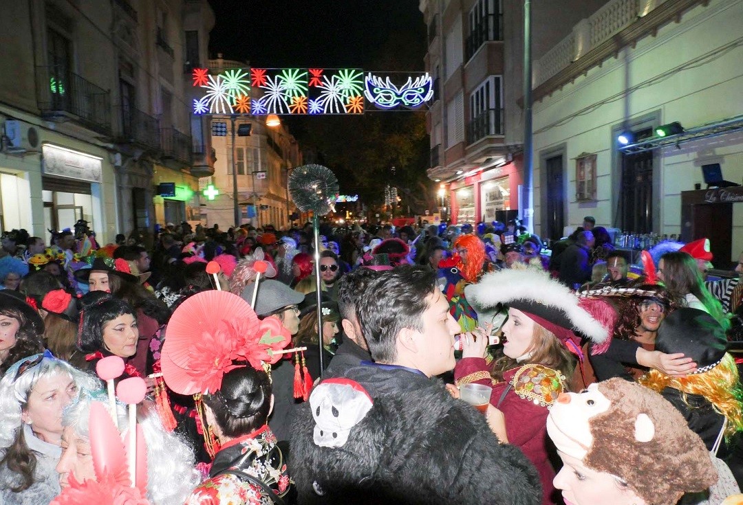 El Ayuntamiento y la Federación de Peñas emiten un comunicado conjunto sobre la instalación de barras en la Plaza de España durante el Carnaval