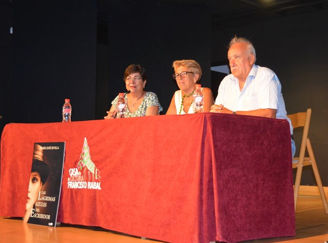 María José Sevilla presenta en Águilas “Las lágrimas azules del escribidor”