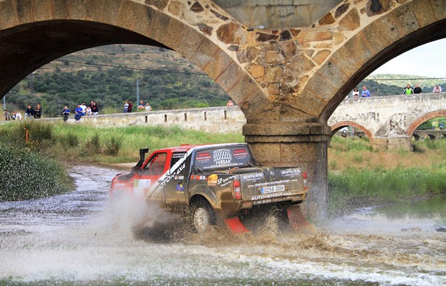 Los hermanos aguileños Borja y Rubén Rodríguez mantienen su liderazgo en la categoría T-5 del Campeonato de España de Rallyes TT