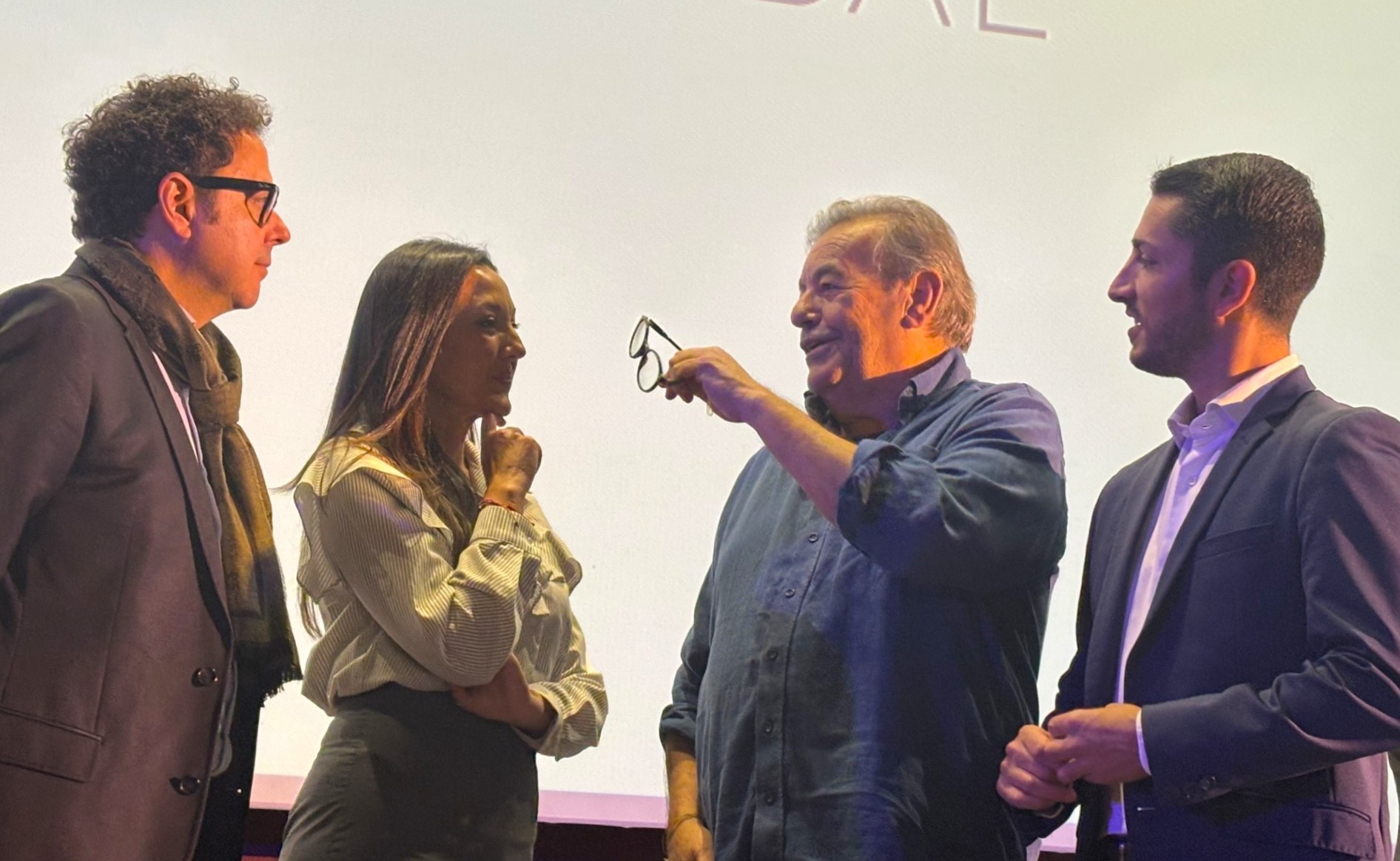 Águilas contará con una escultura de Paco Rabal sentado en un banco de la Plaza de España, con motivo del centenario de su nacimiento