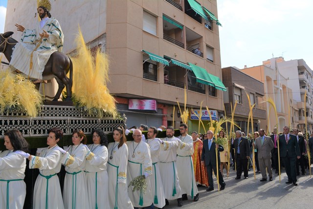La procesión de las Palmas recorre las calles de Águilas