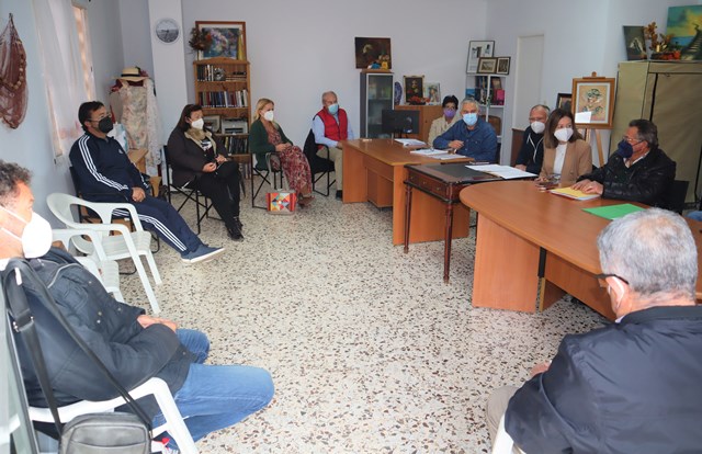 La alcaldesa de Águilas y el edil de Pedanías se reúnen con la asociación de Vecinos de Calabardina