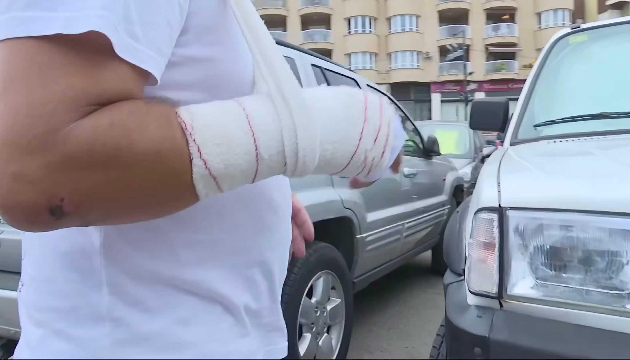 Violento robo en Águilas: dos individuos propinan una brutal paliza a un hombre para robarle la cartera y el móvil