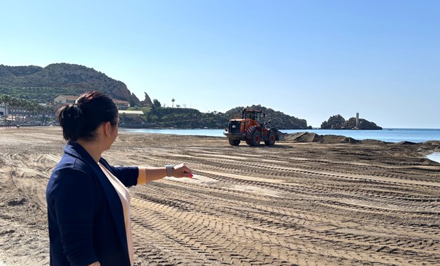 Ayuntamiento de Águilas y Demarcación de Costas trabajan en la puesta a punto de las playas de cara a Semana Santa