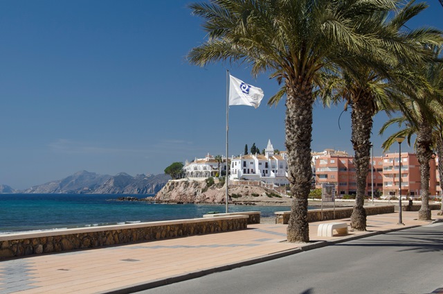 Águilas revalida las banderas 'Q de Calidad Turística' en media docena de playas  