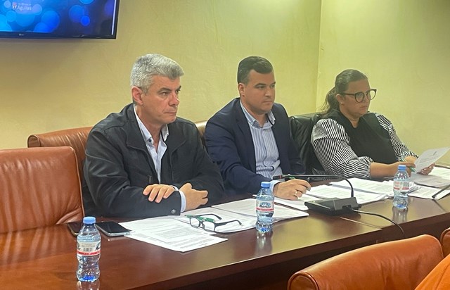 Vox afirma que “la subida de sueldo de Moreno repercute en más subidas de impuestos para los aguileños”
