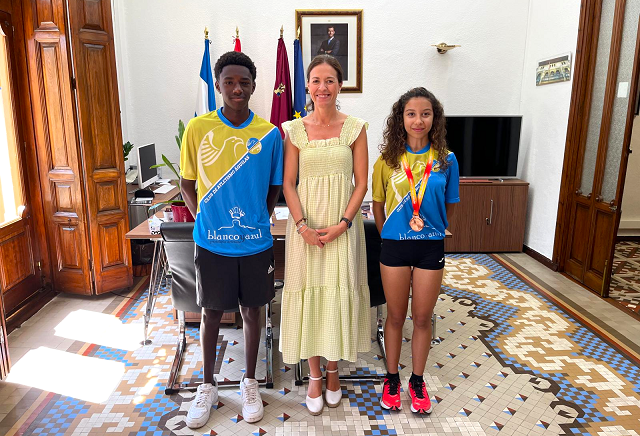 Recepción oficial a Fátima Hernández y Ali Hernández del Club Atletismo Águilas