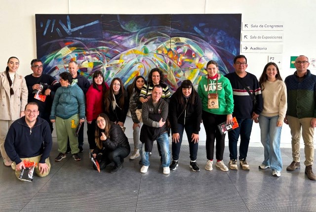 Usuarios de Afemac y Fundown participan en un encuentro previo al estreno de la ópera Il Trovatore