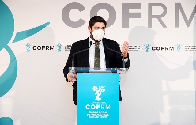 López Miras anuncia que los farmacéuticos podrán realizar desde abril los test para la emisión inmediata del certificado Covid europeo