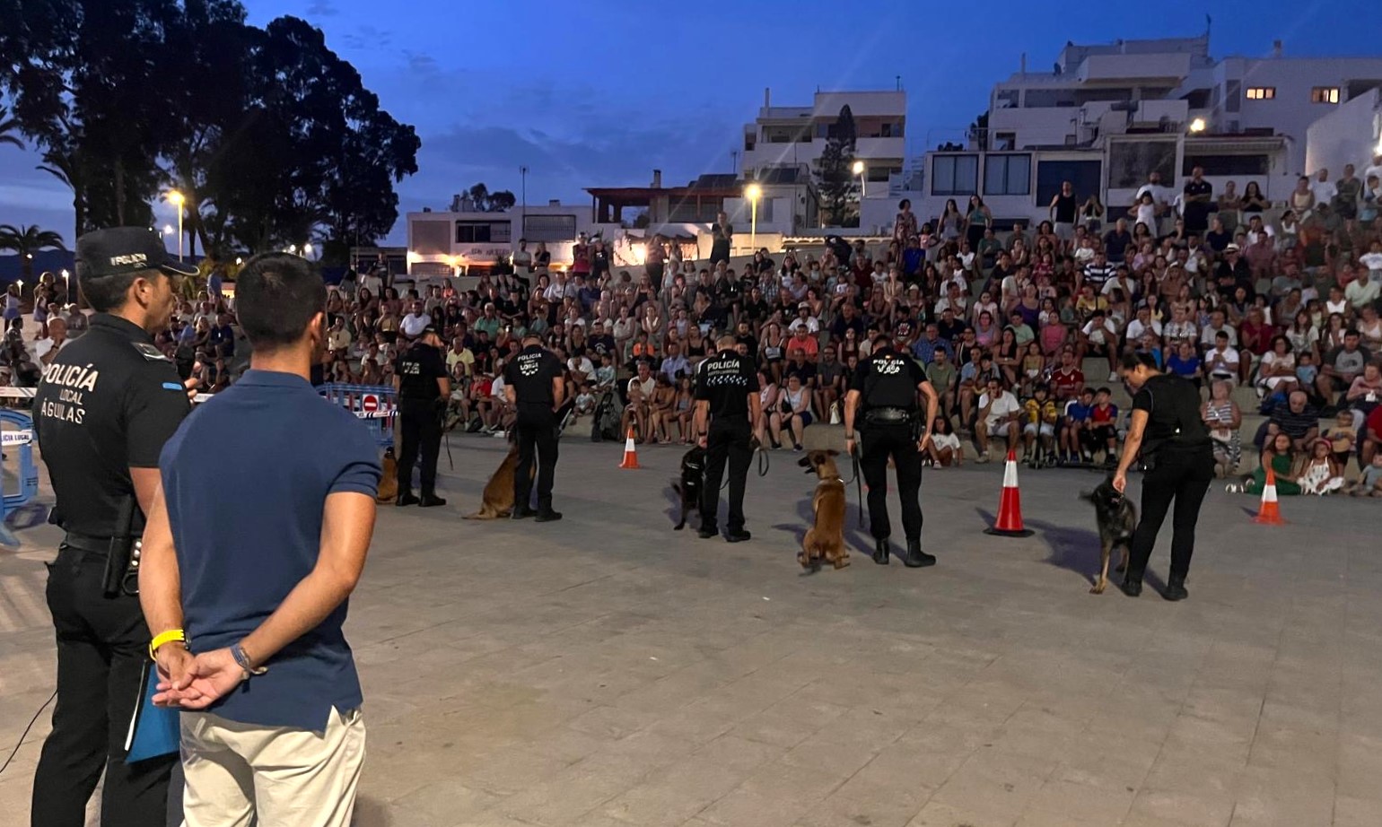 Las unidades caninas muestran en Águilas su importante labor en materia de seguridad