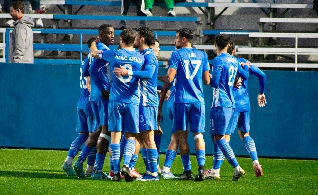 El Águilas firma bajo la lluvia un triunfo de mucha autoridad para volver a ampliar la diferencia de puntos con sus perseguidores