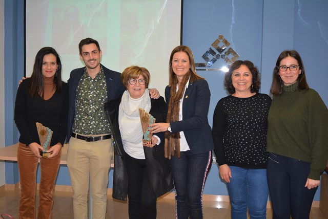 Los comercios Tien 21 y Chic se proclaman ganadores del  VIII Concurso de Escaparates Navideños de Águilas 