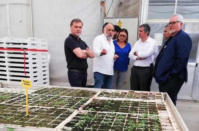 El consejero de Agricultura afirma en Águilas que la Región es pionera en el control biológico de plagas en hortícolas, cítricos y uva 