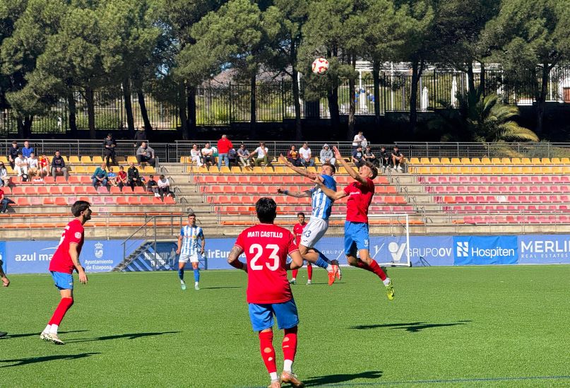 El Águilas pierde ante el Estepona y pone fin a una dinámica de diez jornadas sin conocer la derrota