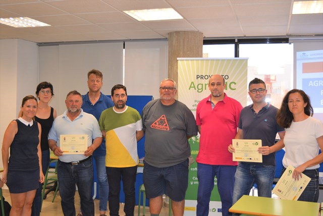 Varios alumnos aprenden en Águilas nuevas técnicas de última generación en agricultura a través del Proyecto Agro Tic