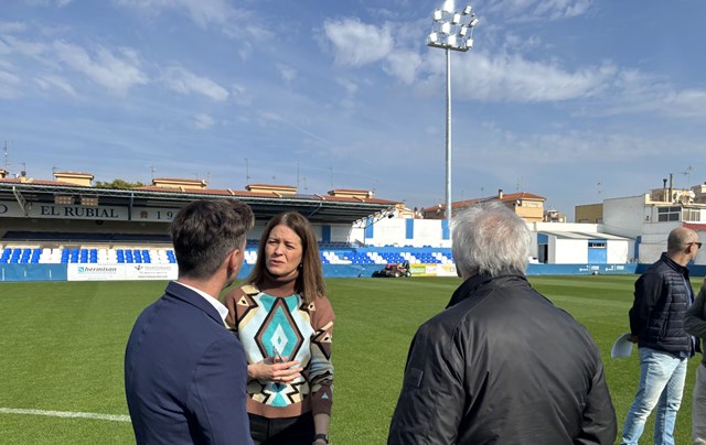La nueva iluminación de El Rubial adapta el campo a la normativa de la Real Federación Española de Fútbol