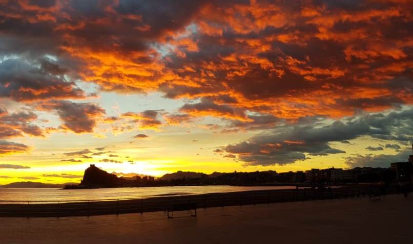 Águilas en alerta amarilla por viento y fenómenos costeros