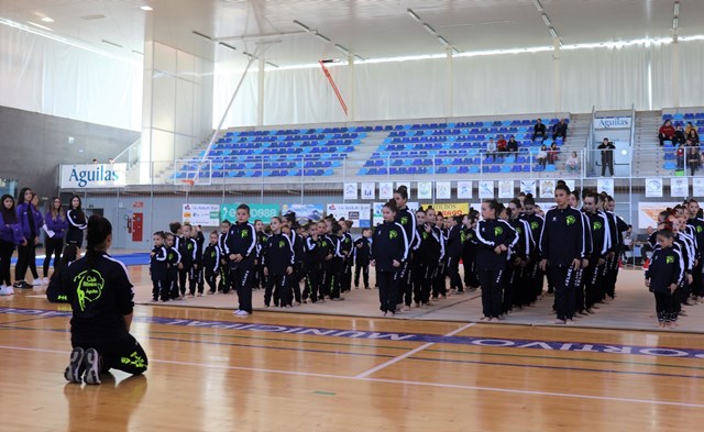 Aplaudido espectáculo del Club Rítmica Águilas para dar la bienvenida a la Navidad 