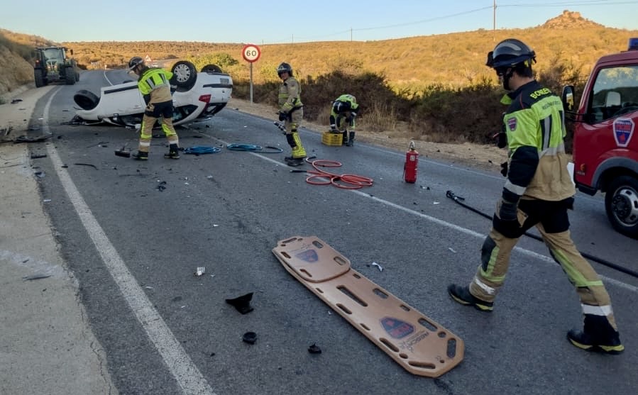 Cinco jóvenes heridos en un accidente entre dos vehículos en la RM-333, en Águilas