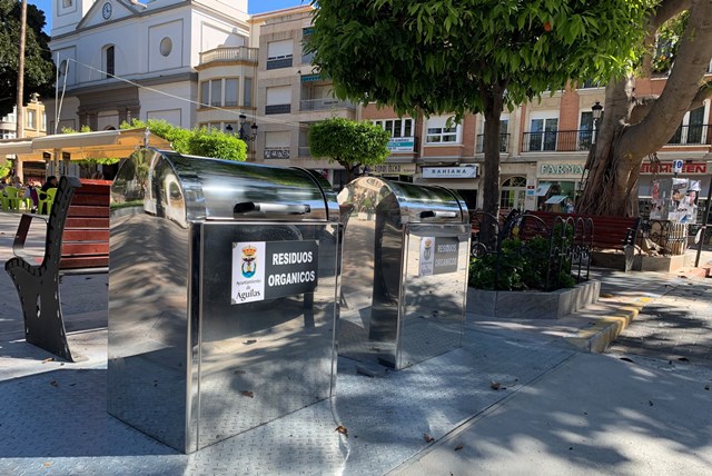 La Plaza de España de Águilas estrena contenedores soterrados 