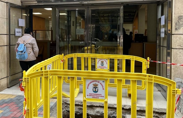 Una subida de tensión en el suministro eléctrico afecta al Ayuntamiento de Águilas y los edificios colindantes