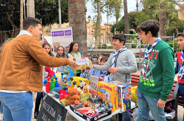 El Grupo Scout C.C. Renfe lleva a cabo una recogida solidaria de Juguetes en Águilas