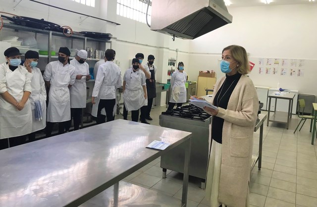 El Ayuntamiento de Águilas pone en marcha un curso de manipulador de alimentos para el alumnado del IES Carlos III