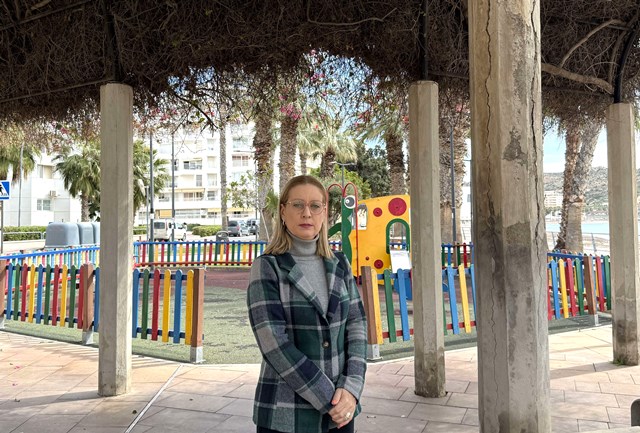 Sáez: “Reclamamos un mayor mantenimiento en la zona de pérgolas del Paseo de Parra”
