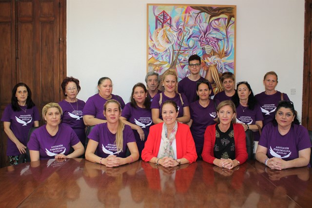 La alcaldesa y la edil de Sanidad mantienen una reunión de trabajo con la asociación Fibromialgia Águilas