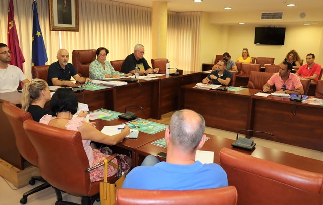 El Ayuntamiento de Águilas presenta a los colegios la oferta de actividades complementarias y extraescolares para este curso