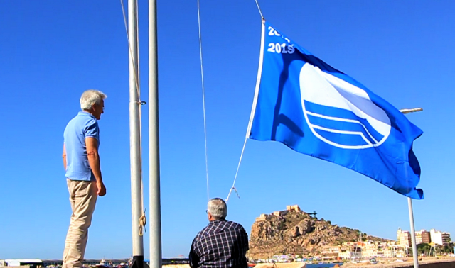 Águilas vuelve a ser el municipio de la Región con más Banderas Azules