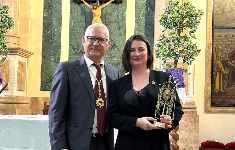 La Cofradía del Cristo de la Misericordia y Santísima Virgen de la Piedad celebra su tradicional pregón cuaresmal a cargo de la edil Isabel Fernández