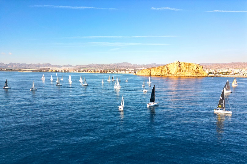 La ausencia de viento se convierte en protagonista de la XXII Regata Carnaval – XI Trofeo Estrella de Levante