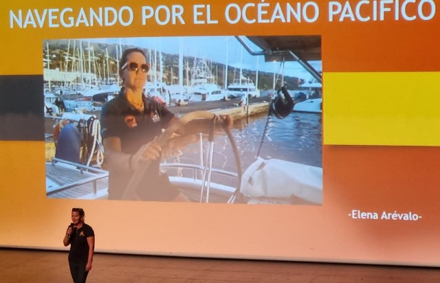 La aguileña Elena Arévalo completa una travesía a vela por el Pacífico