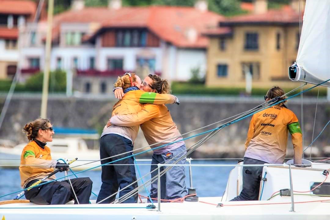 La aguileña Elena Arévalo, como tripulante del Dorsia Covirán, impone su ley y gana la IV EKP Womens Cup