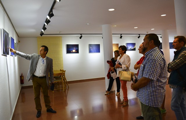 La Casa de Cultura de Águilas acoge la exposición “El cielo en papel” de Juan Pedro Gómez